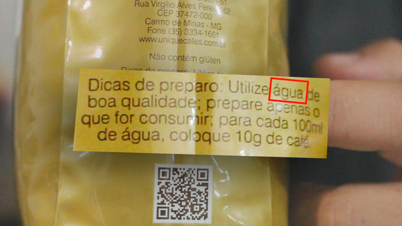 Embalagem do café contendo informações sobre a água