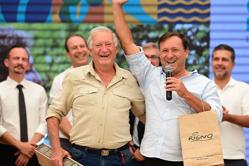 Premiação do Cup of Excellence 2022, família Rigno de Oliveira, proprietária da Fazenda Tijuco