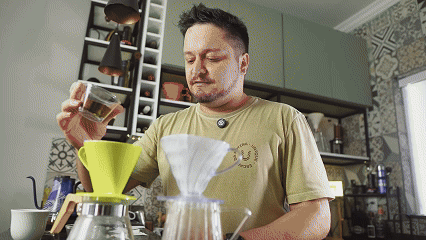 Preparando café no V60 e no Melitta